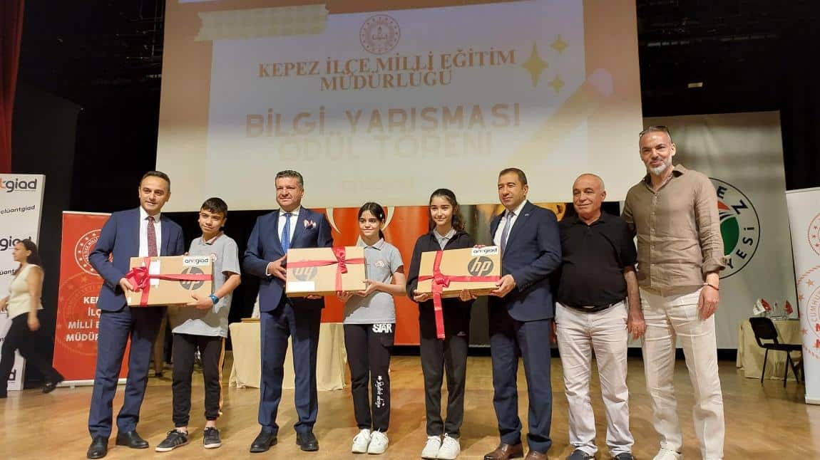 Hüseyin Ak Ortaokulu 7. Sınıflar Arası Bilgi Yarışmasında Birinci Oldu!
